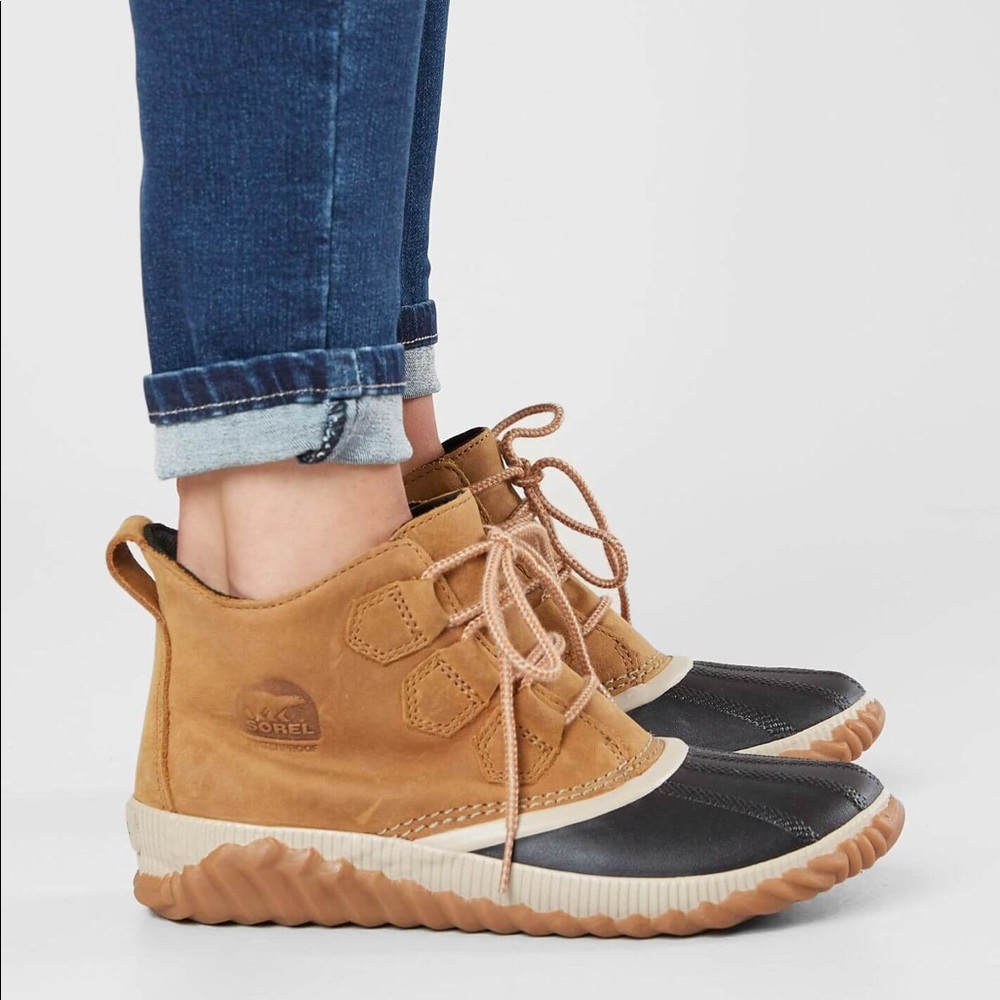 Sorel Out N About waterproof boots 🦆